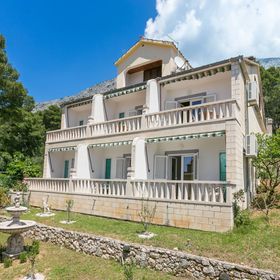 Apartmanok A Tenger Mellett Brela, Makarska - 18356 Brela