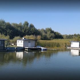 Stég Úszóházak Tiszafüred