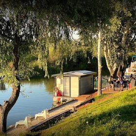 Stég Úszóházak Tiszafüred