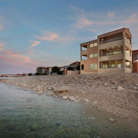 Apartments Vista Royal Vir