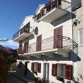 Apartmanok Parkolóhellyel Bol, Brac - 2899 Bol