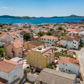 Apartmanok Parkolóhellyel Vodice - 13973