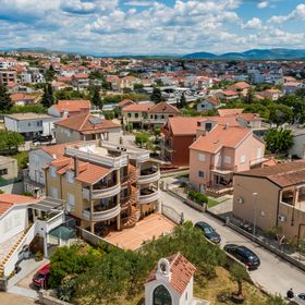 Apartmanok Parkolóhellyel Vodice - 13973
