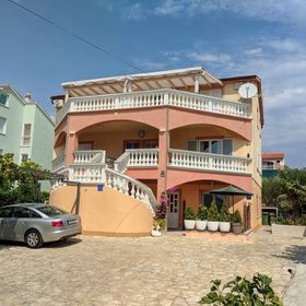 Apartmanok Parkolóhellyel Vodice - 18428