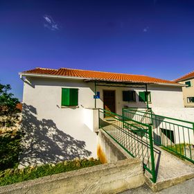 Apartmanok Parkolóhellyel Postira, Brac - 18472 Postira
