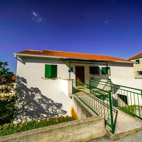 Apartmanok Parkolóhellyel Postira, Brac - 18472 Postira