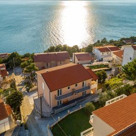 Apartmanok Családok Részére Medencével Stanici, Omis - 18676 Stanići