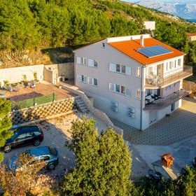 Apartmanok Családok Részére Medencével Stanici, Omis - 18676 Stanići