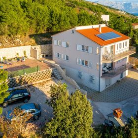 Apartmanok Családok Részére Medencével Stanici, Omis - 18676 Stanići