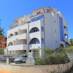 Apartmanok Parkolóhellyel Businci, Ciovo - 18800 Bušinci