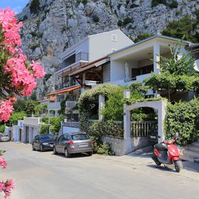 Apartmanok Parkolóhellyel Omis - 18919 Omiš