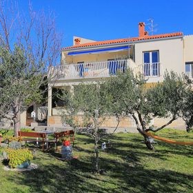 Apartmanok Parkolóhellyel Kastel Gomilica, Kastela - 19248 Kaštel Gomilica
