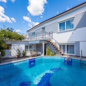 House Delfin Tribalj