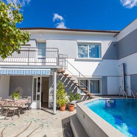 House Delfin Tribalj