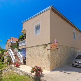 Apartments Mirella Tribunj