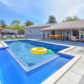 Villa Pave Pakostane