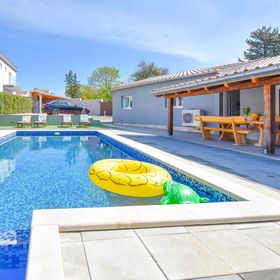 Villa Pave Pakostane