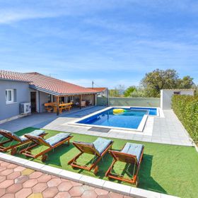 Villa Pave Pakostane