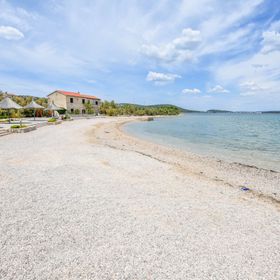 Apartment L and S on The Beach Ugrinic