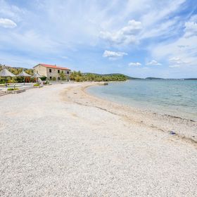 Apartment L and S on The Beach Ugrinic