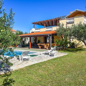 Apartments Flora Pakostane