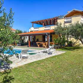 Apartments Flora Pakostane