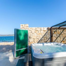 House Merica Drvenik Mali