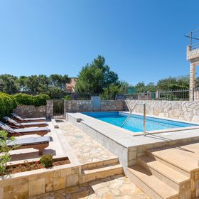 Apartment Jakov Rogac