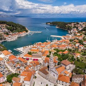 Apartments Jakša Jelsa