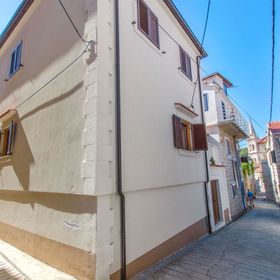 Apartments Jakša Jelsa