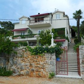 Apartments and Rooms Darinka Vrboska