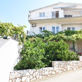 Apartments Djiko Primosten