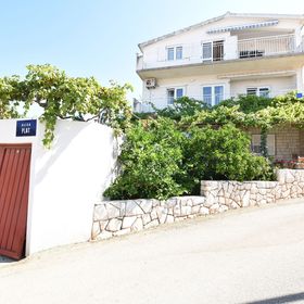 Apartments Djiko Primosten