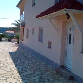 Apartments Strahija Barbat