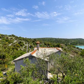 House Small Robinson Sevid