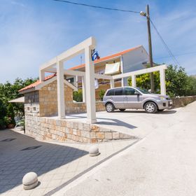 Apartment Lorenzo Seget Donji