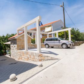 Apartment Lorenzo Seget Donji