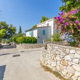 Apartment Nikola Maslinica