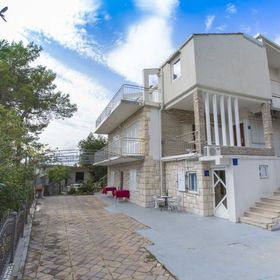 Apartments VILLA DVORSKI Baska Voda