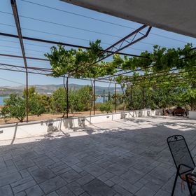 Apartments Nedjeljko Arbanija