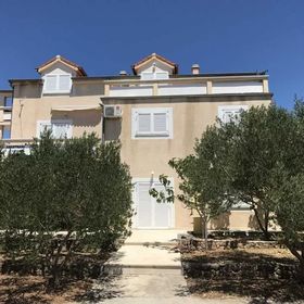 Apartments Leona Rogoznica