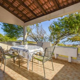 House Marrie Lou Banj