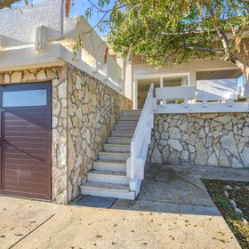 House Marrie Lou Banj