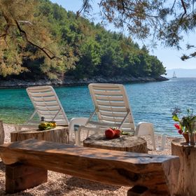 Apartments Robinzon Nikola Bogomolje