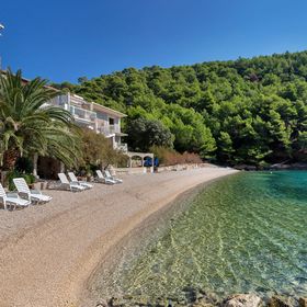 Apartments Robinzon Nikola Bogomolje