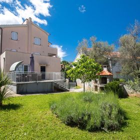 Apartmanok Parkolóhellyel Malinska, Krk - 19353 Malinska