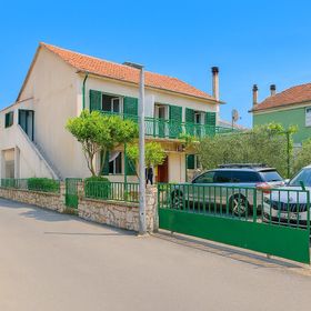 Apartments Ivana Murter