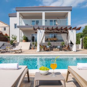 Villa Peregrine Pakostane