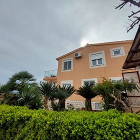 Apartments Mladen Okrug Gornji