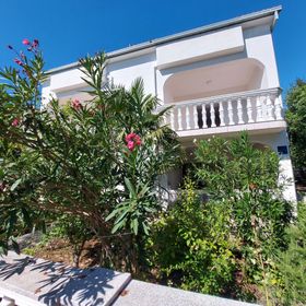 Apartments Franjo Jadranovo